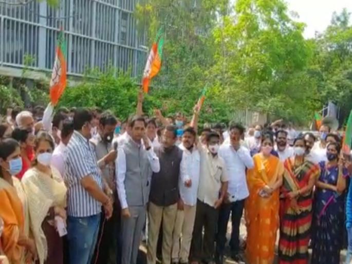 12 MLAs suspended only to reduce strength in Assembly! Pune BJP's allegation | विधानसभेत संख्याबळ कमी करण्यासाठीच १२ आमदारांचं निलंबन ! पुणे भाजपचा आरोप 12 MLAs suspended only to reduce strength in Assembly! Pune BJP's allegation | विधानसभेत संख्याबळ कमी करण्यासाठीच १२ आमदारांचं निलंबन ! पुणे भाजपचा आरोप