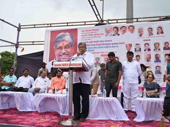 Seventeen by August 31 in favor of citizens of the settlement; | सेटलमेंटमधील नागरिकांच्या नावे ३१ ऑगस्टपर्यंत सातबारा; पालकमंत्री चंद्रकांत पाटील यांचा मानस Seventeen by August 31 in favor of citizens of the settlement; | सेटलमेंटमधील नागरिकांच्या नावे ३१ ऑगस्टपर्यंत सातबारा; पालकमंत्री चंद्रकांत पाटील यांचा मानस