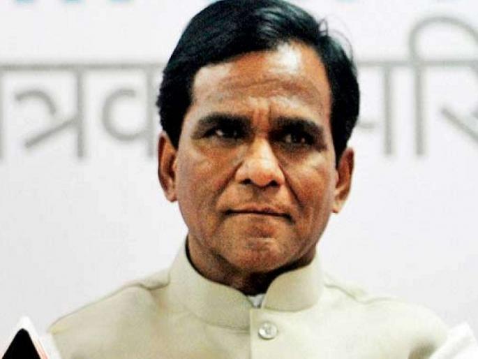 Initiative for Nanded-Manmad doubling with bullet train: Raosaheb Danve | 'बुलेट ट्रेन' मार्गी लावण्यासह नांदेड-मनमाड दुहेरीकरणास प्राधान्य : रावसाहेब दानवे Initiative for Nanded-Manmad doubling with bullet train: Raosaheb Danve | 'बुलेट ट्रेन' मार्गी लावण्यासह नांदेड-मनमाड दुहेरीकरणास प्राधान्य : रावसाहेब दानवे