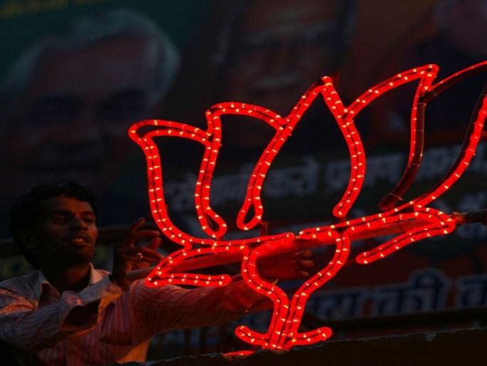 delhi bjp to light diyas on 26 february to connect with delhi voters through modi govt scheme | ...म्हणून भाजपा 26 फेब्रुवारीला साजरी करणार दिवाळी delhi bjp to light diyas on 26 february to connect with delhi voters through modi govt scheme | ...म्हणून भाजपा 26 फेब्रुवारीला साजरी करणार दिवाळी