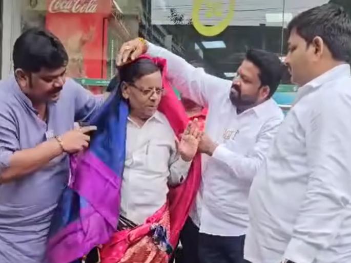 ...so BJP workers dressed a senior Congress leader in a saree in Dombivali, video goes viral | ...म्हणून डोंबिवलीत काँग्रेसच्या ज्येष्ठ नेत्याला भाजपाच्या कार्यकर्त्यांनी नेसवली साडी, व्हिडीओ व्हायरल ...so BJP workers dressed a senior Congress leader in a saree in Dombivali, video goes viral | ...म्हणून डोंबिवलीत काँग्रेसच्या ज्येष्ठ नेत्याला भाजपाच्या कार्यकर्त्यांनी नेसवली साडी, व्हिडीओ व्हायरल