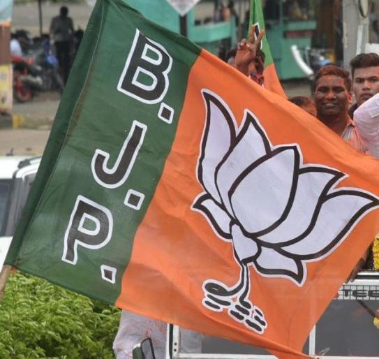 BJP hits due to sluggish corporators in Nagpur | नागपुरात सुस्त नगरसेवकांमुळे भाजपला फटका