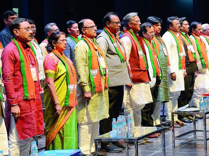 Give suitable answer to Opposition's miss campaign : Nitin Gadkari | विरोधकांच्या दुष्प्रचाराला योग्य उत्तर द्या : नितीन गडकरी Give suitable answer to Opposition's miss campaign : Nitin Gadkari | विरोधकांच्या दुष्प्रचाराला योग्य उत्तर द्या : नितीन गडकरी