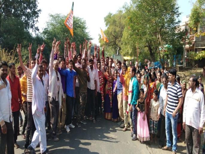 BJP flag on Shandurani Nagar Panchayat | शेंदुर्णी नगरपंचायतीवर भाजपाचा झेंडा BJP flag on Shandurani Nagar Panchayat | शेंदुर्णी नगरपंचायतीवर भाजपाचा झेंडा