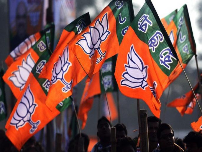 Uttar Pradesh's minimum MP ticket is cut by BJP | भाजपा कापणार उत्तर प्रदेशातील किमान निम्म्या खासदारांची तिकिटे Uttar Pradesh's minimum MP ticket is cut by BJP | भाजपा कापणार उत्तर प्रदेशातील किमान निम्म्या खासदारांची तिकिटे