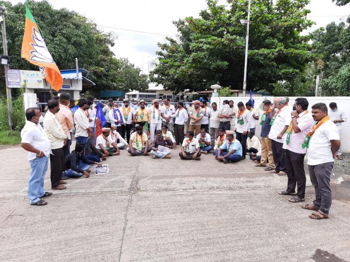 BJP's agitation in Gadhinglaj taluka too | गडहिंग्लज तालुक्यातही भाजपचे आंदोलन BJP's agitation in Gadhinglaj taluka too | गडहिंग्लज तालुक्यातही भाजपचे आंदोलन