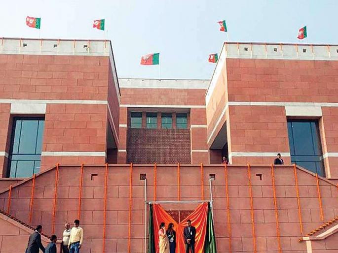 The ticket enthusiasts thronged the BJP headquarters | तिकीट इच्छुकांची भाजपा मुख्यालयात गर्दी The ticket enthusiasts thronged the BJP headquarters | तिकीट इच्छुकांची भाजपा मुख्यालयात गर्दी