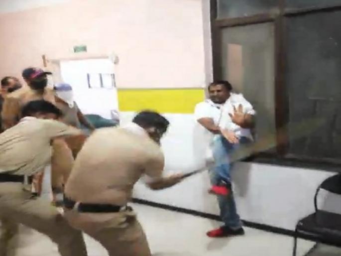 Police beat BJP Yuva Morcha's activist, video goes viral | पोलिसांची भाजप युवा मोर्चाच्या पदाधिकाऱ्यास बेदम मारहाण, व्हिडिओ व्हायरल