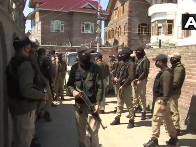 house of bjp leader attacked by terrorists in Nowgam srinagar jammu and kashmir | जम्मू-काश्मीरमध्ये भाजप नेत्याच्या घरावर दहशतवादी हल्ला; पोलीस शहीद house of bjp leader attacked by terrorists in Nowgam srinagar jammu and kashmir | जम्मू-काश्मीरमध्ये भाजप नेत्याच्या घरावर दहशतवादी हल्ला; पोलीस शहीद