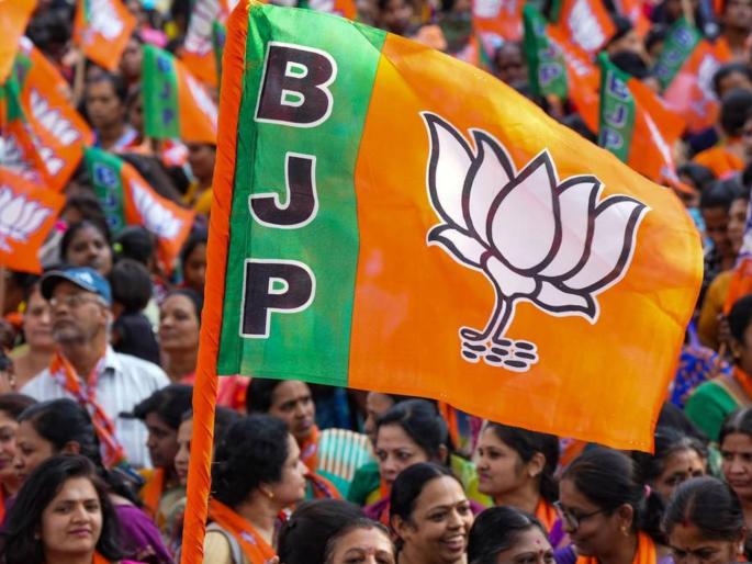 karnataka lok sabha election 2024 eshwarappa submits nomination papers as independent candidate in shivamogga shivamogga | कर्नाटकात भाजपाचे टेन्शन वाढलं! बंडखोरीमुळे माजी मुख्यमंत्र्यांच्या मुलासमोर मोठं आव्हान karnataka lok sabha election 2024 eshwarappa submits nomination papers as independent candidate in shivamogga shivamogga | कर्नाटकात भाजपाचे टेन्शन वाढलं! बंडखोरीमुळे माजी मुख्यमंत्र्यांच्या मुलासमोर मोठं आव्हान