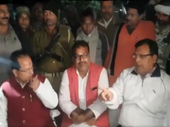 martyred crpf inspectors family expresses disappointment after bjp minister comes late to pay last tribute | हा तर शहिदाचा अपमान, मंत्री रॅलीवरुन येताच CRPF निरीक्षकाच्या कुटुंबानं सुनावलं martyred crpf inspectors family expresses disappointment after bjp minister comes late to pay last tribute | हा तर शहिदाचा अपमान, मंत्री रॅलीवरुन येताच CRPF निरीक्षकाच्या कुटुंबानं सुनावलं