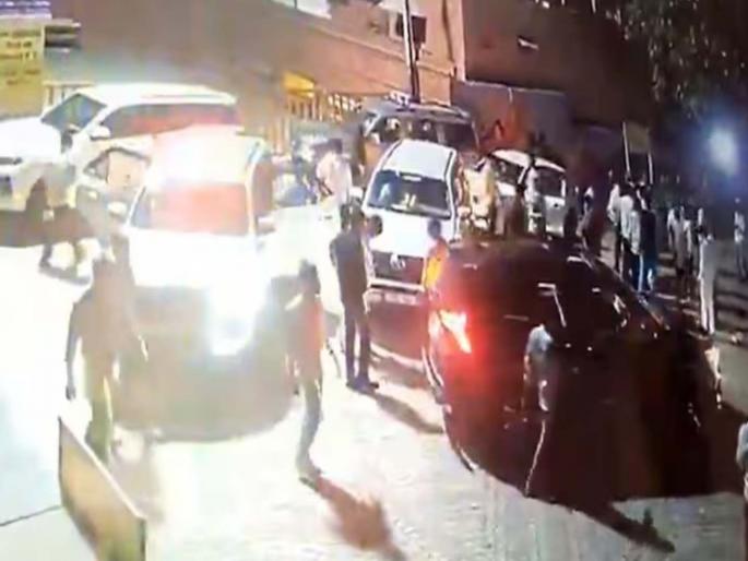 BJP MLA son went to the temple at midnight when he was refused his friend beat up the priest son | आमदाराच्या मुलाची दादागिरी; मंदिराचे दरवाजे उघडायला विरोध केल्याने पुजाऱ्याच्या मुलाला मारहाण BJP MLA son went to the temple at midnight when he was refused his friend beat up the priest son | आमदाराच्या मुलाची दादागिरी; मंदिराचे दरवाजे उघडायला विरोध केल्याने पुजाऱ्याच्या मुलाला मारहाण