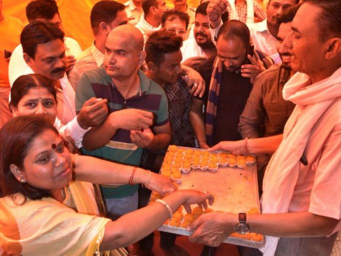 BJP lokalas at the party's play | भाजप कार्यालयात जल्लोष देवडिया भवनला मात्र कुलूप BJP lokalas at the party's play | भाजप कार्यालयात जल्लोष देवडिया भवनला मात्र कुलूप