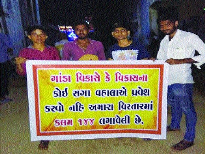 Fishermen's Movement; The tussle of 'Hilsa' at Bharuch | मच्छीमारांचे आंदोलन; भरूच येथे ‘हिलसा’चा तडका Fishermen's Movement; The tussle of 'Hilsa' at Bharuch | मच्छीमारांचे आंदोलन; भरूच येथे ‘हिलसा’चा तडका
