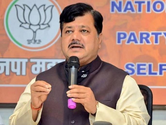 BJP leader Praveen Darekar criticized the seat allocation of Mahavikas Aghadi | ठाकरे, पवारांकडून काँग्रेसचा कार्यक्रम करायचा डाव; प्रवीण दरेकरांचा टोला BJP leader Praveen Darekar criticized the seat allocation of Mahavikas Aghadi | ठाकरे, पवारांकडून काँग्रेसचा कार्यक्रम करायचा डाव; प्रवीण दरेकरांचा टोला