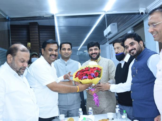 bjp leaders meets ncp leaders in pune new party office elections might soon to be held | भाजपा-राष्ट्रवादीच्या मैत्रीचा 'पुणे पॅटर्न' bjp leaders meets ncp leaders in pune new party office elections might soon to be held | भाजपा-राष्ट्रवादीच्या मैत्रीचा 'पुणे पॅटर्न'