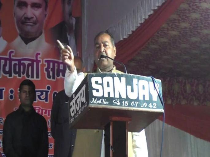 'Vote my wife, otherwise ...', BJP leaders threaten Muslims in the House | 'माझ्या बायकोला मतदान करा, नाहीतर....', भरसभेत भाजपा नेत्यांची मुस्लिमांना धमकी