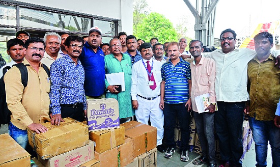 Workers from Kolhapur leave for 'BJP's' Mumbai rally | ‘भाजप’च्या मुंबई मेळाव्यासाठी कोल्हापुरातून कार्यकर्ते रवाना