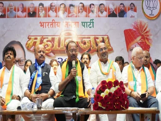 The state president Chandrashekhar Bawankule ignored factionalism in BJP | एकीकडे ‘घर चलो’ अभियान, दुसरीकडे गृहकलहाकडे नाही ध्यान; भाजपमधील गटबाजीकडे प्रदेशाध्यक्षांचा कानाडोळा The state president Chandrashekhar Bawankule ignored factionalism in BJP | एकीकडे ‘घर चलो’ अभियान, दुसरीकडे गृहकलहाकडे नाही ध्यान; भाजपमधील गटबाजीकडे प्रदेशाध्यक्षांचा कानाडोळा