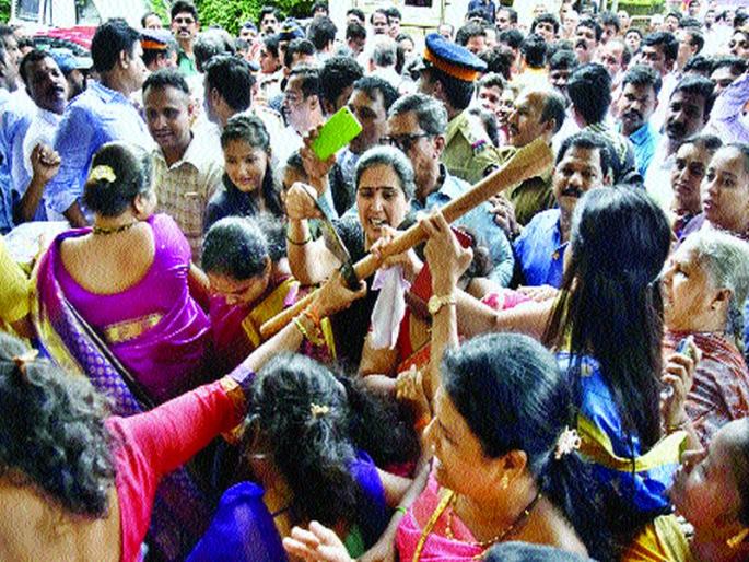 BJP-Sena activists clashed | भाजपा-सेनेचे कार्यकर्ते भिडले BJP-Sena activists clashed | भाजपा-सेनेचे कार्यकर्ते भिडले