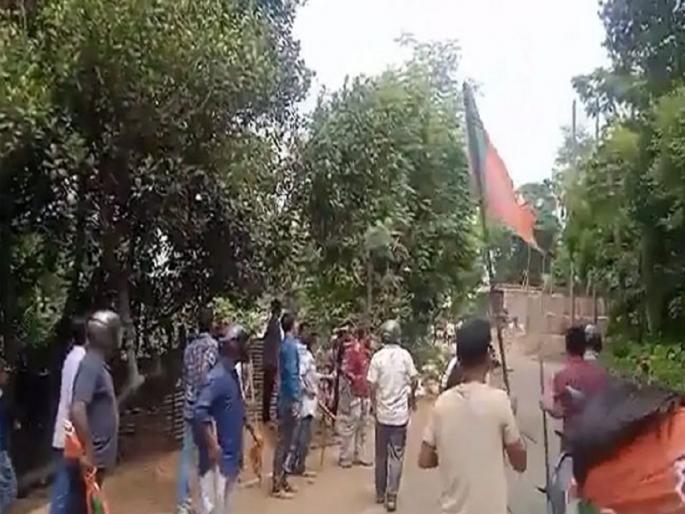Tripura: Cops among 12 injured in BJP-Tipra Motha clash | त्रिपुरामध्ये भाजप आणि टिपरा मोथा कार्यकर्त्यांमध्ये हाणामारी, १२ जण जखमी Tripura: Cops among 12 injured in BJP-Tipra Motha clash | त्रिपुरामध्ये भाजप आणि टिपरा मोथा कार्यकर्त्यांमध्ये हाणामारी, १२ जण जखमी