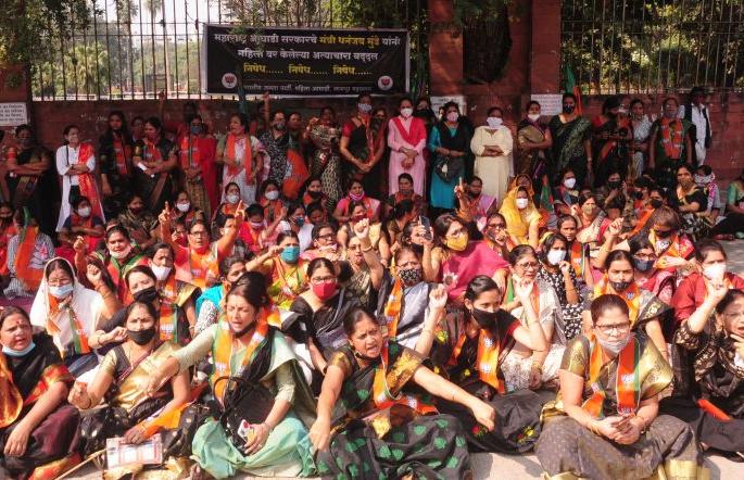 BJP is aggressive against Dhananjay Munde in Nagpur | धनंजय मुंडेंविरोधात नागपुरात भाजप आक्रमक BJP is aggressive against Dhananjay Munde in Nagpur | धनंजय मुंडेंविरोधात नागपुरात भाजप आक्रमक