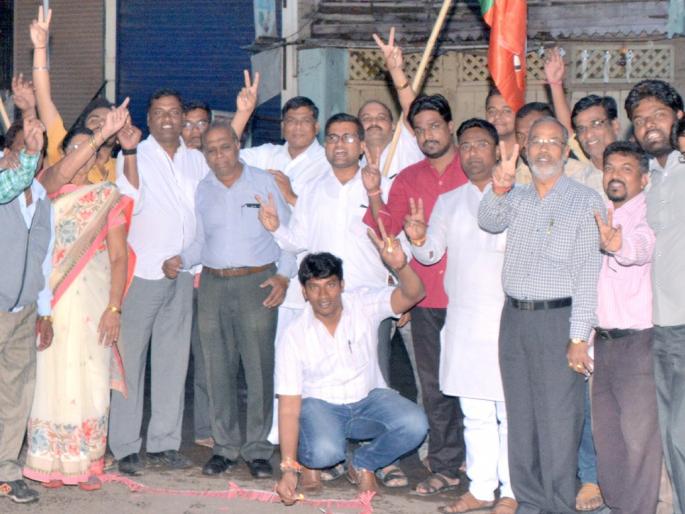 BJP's Swabal slogan in Ahmednagar Municipal Corporation too | अहमदनगर महापालिकेतही भाजपाचा स्वबळाचा नारा 