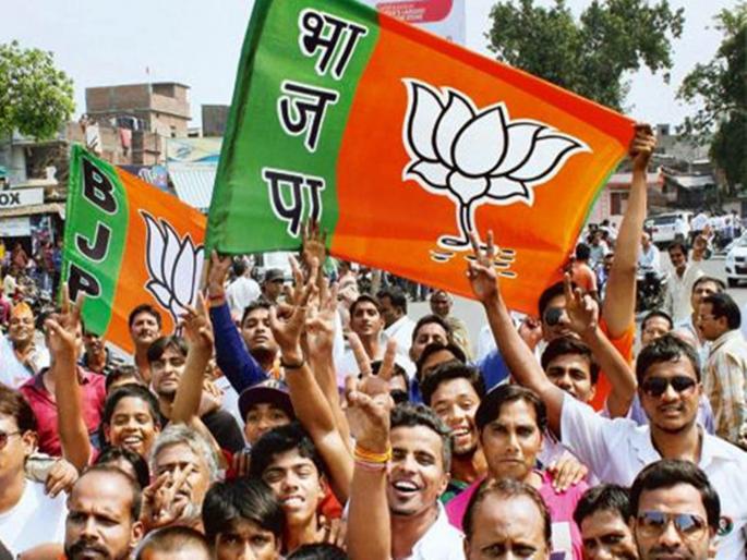 BJP old supporter should be in trouble because of incoming of opposition leaders | ज्यांच्याविरोधात हयात घालवली, त्यांचाच जयजयकार करण्याची कार्यकर्त्यांवर वेळ BJP old supporter should be in trouble because of incoming of opposition leaders | ज्यांच्याविरोधात हयात घालवली, त्यांचाच जयजयकार करण्याची कार्यकर्त्यांवर वेळ