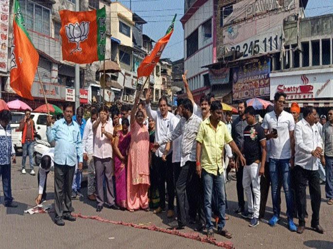 misbehave with Police in BJP's Celebration Ulhasnagar | उल्हासनगरात भाजपच्या जल्लोषाला गालबोट, पोलिसांना धक्काबुक्की misbehave with Police in BJP's Celebration Ulhasnagar | उल्हासनगरात भाजपच्या जल्लोषाला गालबोट, पोलिसांना धक्काबुक्की