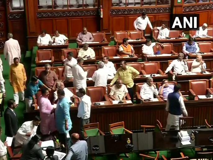 BJP MLAs to sit on an over night 'dharna' after Assembly adjourned for the day | कर्नाटकमध्ये नाटक सुरूच, बहुमत चाचणीआधीच विधानसभेचे कामकाज स्थगित, भाजापाचा सभागृहात ठिय्या BJP MLAs to sit on an over night 'dharna' after Assembly adjourned for the day | कर्नाटकमध्ये नाटक सुरूच, बहुमत चाचणीआधीच विधानसभेचे कामकाज स्थगित, भाजापाचा सभागृहात ठिय्या