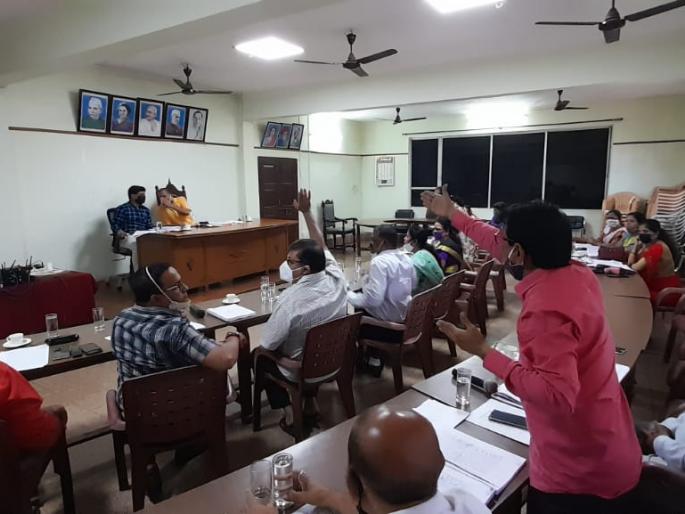 BJP-Shiv Sena face-to-face in Sawantwadi Municipal Corporation meeting | सावंतवाडी पालिका बैठकीत भाजप-शिवसेना आमने-सामने BJP-Shiv Sena face-to-face in Sawantwadi Municipal Corporation meeting | सावंतवाडी पालिका बैठकीत भाजप-शिवसेना आमने-सामने