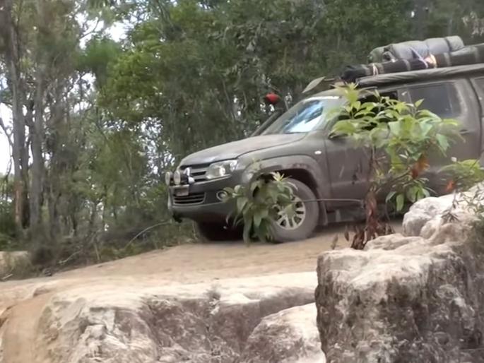 SUV Viral video: OMG! Dangerous, stunts of SUVs; Video watched 26 crore times in three days | SUV Viral video: OMG! एसयुव्हीचा खतरनाक, हैराण करणारा स्टंट; तीन दिवसांत २६ कोटी वेळा पाहिला गेला Video SUV Viral video: OMG! Dangerous, stunts of SUVs; Video watched 26 crore times in three days | SUV Viral video: OMG! एसयुव्हीचा खतरनाक, हैराण करणारा स्टंट; तीन दिवसांत २६ कोटी वेळा पाहिला गेला Video