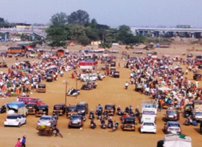In the shadow of the Migrant Agricultural Produce Market Committee Corona at Panvel | पनवेल येथील स्थलांतरित कृषी उत्पन्न बाजार समिती कोरोनाच्या छायेत