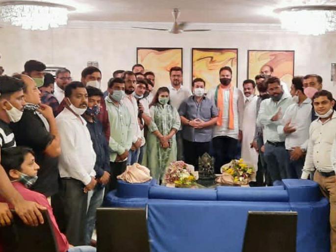 nitesh rane felicitates bjp yuva morcha workers over marching on shiv sena bhavan | Shiv Sena-Bjp Clash: सेना भवनावर मोर्चा काढणाऱ्या भाजयुमोच्या कार्यकर्त्यांचा नितेश राणेंनी केला सत्कार