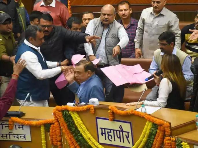 Delhi MCD Election Result Today: BJP's game for one vote, AAP's double game; Delhi Mayor ruled out a vote of BJP | Delhi MCD Election Result Today: एका मतासाठी भाजपचा गेम, तर आपचा डबलगेम; दिल्ली महापौरांनी एक मत बाद ठरवले... Delhi MCD Election Result Today: BJP's game for one vote, AAP's double game; Delhi Mayor ruled out a vote of BJP | Delhi MCD Election Result Today: एका मतासाठी भाजपचा गेम, तर आपचा डबलगेम; दिल्ली महापौरांनी एक मत बाद ठरवले...