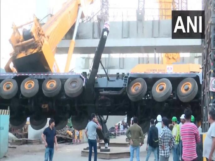 Metro beam collapses in BKC Major accident as crane overturns Traffic disrupted on Kurla Western Express Highway | Mumbai Traffic Update: बीकेसीत मेट्रोचा बीम कोसळला! क्रेन उलटल्याने मोठा अपघात; कुर्ला-वेस्टर्न एक्सप्रेस हायवेवरील वाहतूक विस्कळीत Metro beam collapses in BKC Major accident as crane overturns Traffic disrupted on Kurla Western Express Highway | Mumbai Traffic Update: बीकेसीत मेट्रोचा बीम कोसळला! क्रेन उलटल्याने मोठा अपघात; कुर्ला-वेस्टर्न एक्सप्रेस हायवेवरील वाहतूक विस्कळीत