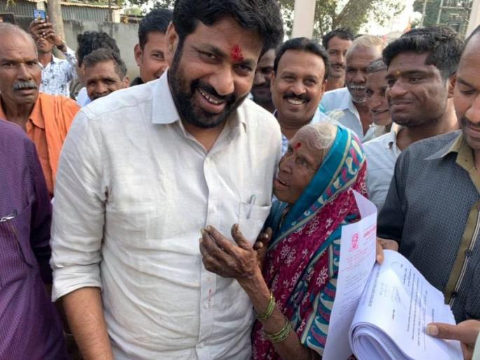 Minister of State Bachchu Kadu rejected the ruling over the issue of loan waiver abdul sattar | कर्जमाफीच्या मुद्दयावरुन राज्यमंत्री बच्चू कडूंनी अब्दुल सत्तारांना झिडकारलं Minister of State Bachchu Kadu rejected the ruling over the issue of loan waiver abdul sattar | कर्जमाफीच्या मुद्दयावरुन राज्यमंत्री बच्चू कडूंनी अब्दुल सत्तारांना झिडकारलं