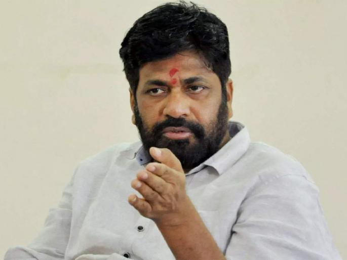 If the homeless cannot be given a house, how to ask for votes - bacchu kadu | बेघरांना घर देता येत नसेल तर मते कोणत्या तोंडाने मागायची; बच्चू कडू आक्रमक  If the homeless cannot be given a house, how to ask for votes - bacchu kadu | बेघरांना घर देता येत नसेल तर मते कोणत्या तोंडाने मागायची; बच्चू कडू आक्रमक