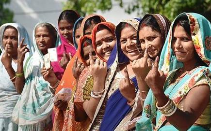 Mohol, Sangola constituencies have a low female electorate | मोहोळ, सांगोला मतदारसंघात महिला मतदारांचे प्रमाण कमी Mohol, Sangola constituencies have a low female electorate | मोहोळ, सांगोला मतदारसंघात महिला मतदारांचे प्रमाण कमी
