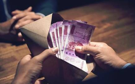 Transfer of two officers of the Central Customs Department who prosecuted corruption | भ्रष्टाचारावर कारवाई करणाऱ्या कस्टम विभागातील दोन अधिकाऱ्यांची बदली Transfer of two officers of the Central Customs Department who prosecuted corruption | भ्रष्टाचारावर कारवाई करणाऱ्या कस्टम विभागातील दोन अधिकाऱ्यांची बदली