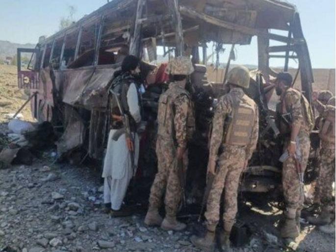 Pulwama-like attack on Pakistani army, BLA hits bus with explosives-laden vehicle, 90 soldiers killed | पाकिस्तानी सैन्यावर पुलवामासारखा हल्ला, बीएलएने बसवर स्फोटकांनी भरलेले वाहन आदळवले, ९० सैनिक ठार   Pulwama-like attack on Pakistani army, BLA hits bus with explosives-laden vehicle, 90 soldiers killed | पाकिस्तानी सैन्यावर पुलवामासारखा हल्ला, बीएलएने बसवर स्फोटकांनी भरलेले वाहन आदळवले, ९० सैनिक ठार