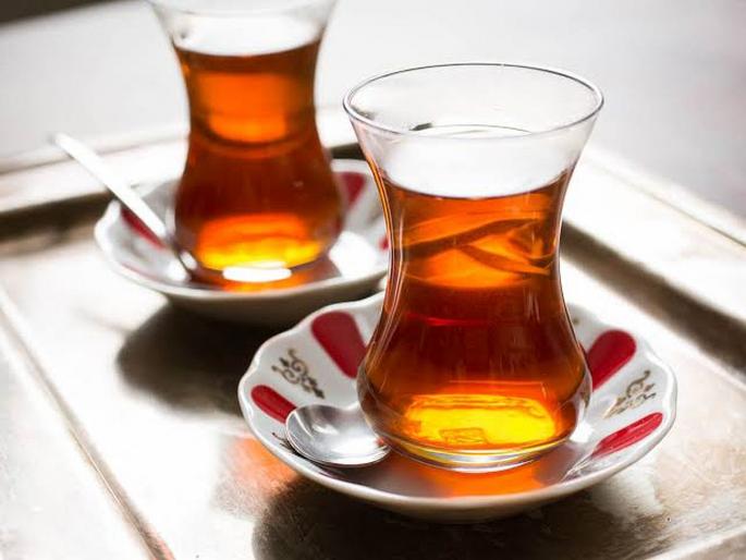 Black tea vs black coffee know which one is beneficial for health | ब्लॅक टी किंवा ब्लॅक कॉफी यातील कशाने जास्त फायदा होतो? Black tea vs black coffee know which one is beneficial for health | ब्लॅक टी किंवा ब्लॅक कॉफी यातील कशाने जास्त फायदा होतो?
