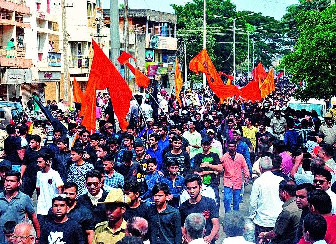Karnataka Police lathi on Marathi youth: Black days in Belgaum | बेळगाव : कर्नाटक पोलिसांचा मराठी युवकांवर लाठीमार : बेळगावात काळा दिन