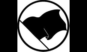 Black flag at the school of English medium schools | इंग्रजी माध्यमांच्या शाळेत फडकले काळे झेंडे