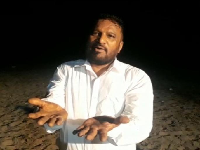 Ganesh Visarjan 2018: During the Dahanut immersion, the hands of the devotees of Telengana | Ganesh Visarjan 2018 : डहाणूत विसर्जनावेळी तेलमिश्रित पाण्याने भक्तांचे हातपाय काळवंडले Ganesh Visarjan 2018: During the Dahanut immersion, the hands of the devotees of Telengana | Ganesh Visarjan 2018 : डहाणूत विसर्जनावेळी तेलमिश्रित पाण्याने भक्तांचे हातपाय काळवंडले