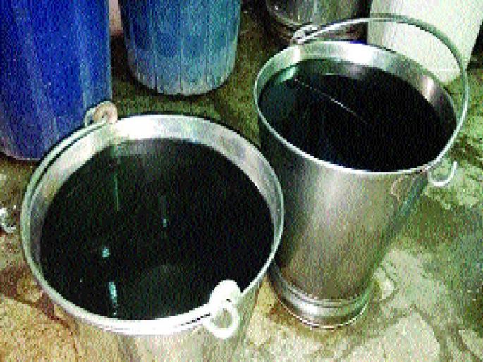 Black rain in the Uran, samples sent to the laboratory | उरणमध्ये पडला काळा पाऊस , नमुने प्रयोगशाळेत पाठवले Black rain in the Uran, samples sent to the laboratory | उरणमध्ये पडला काळा पाऊस , नमुने प्रयोगशाळेत पाठवले