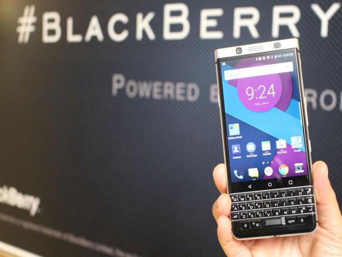 First the iPhone was called a toy Blackberry s empire slowly declined Read the full story of the fall | आधी iPhone ला खेळणं म्हटलं! हळू हळू ढासळत गेलं Blackberry चं साम्राज्य; वाचा पतनाची संपूर्ण कहाणी