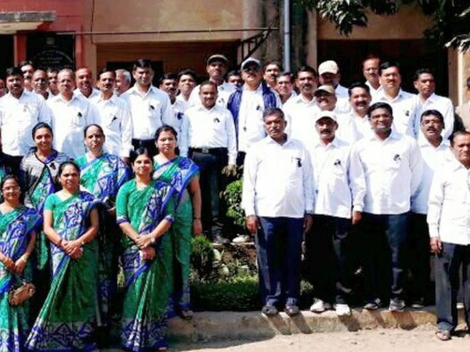  Demand for the new employee's old pension scheme, Maharashtra State Old Pension Claims Association | नव्या कर्मचाऱ्यांची जुनी पेन्शन योजना लागु करण्याची मागणी, महाराष्ट्र राज्य जुनी पेन्शन हक्क संघटनेने हातावर काळ्य़ा फिती बांधून नोंदवला निषेध