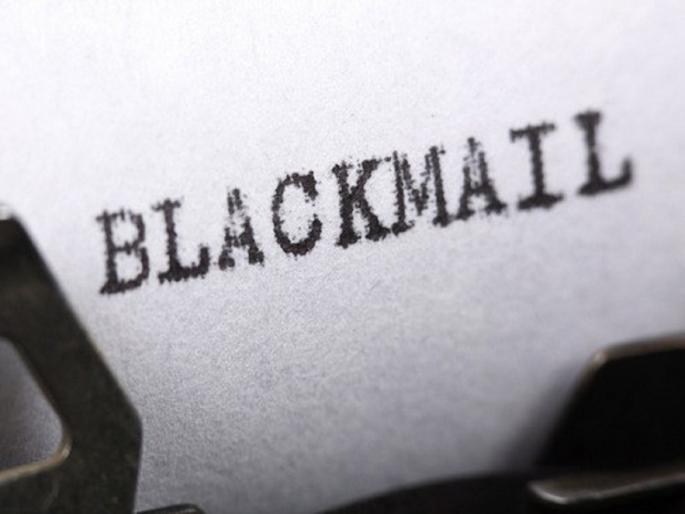 Engineering student defamed by ex-boyfriend after breakup; Private photo viral | ब्रेकअपनंतर अभियांत्रिकीच्या विद्यार्थिनीची माजी प्रियकराकडून बदनामी; प्रायव्हेट फोटो व्हायरल Engineering student defamed by ex-boyfriend after breakup; Private photo viral | ब्रेकअपनंतर अभियांत्रिकीच्या विद्यार्थिनीची माजी प्रियकराकडून बदनामी; प्रायव्हेट फोटो व्हायरल