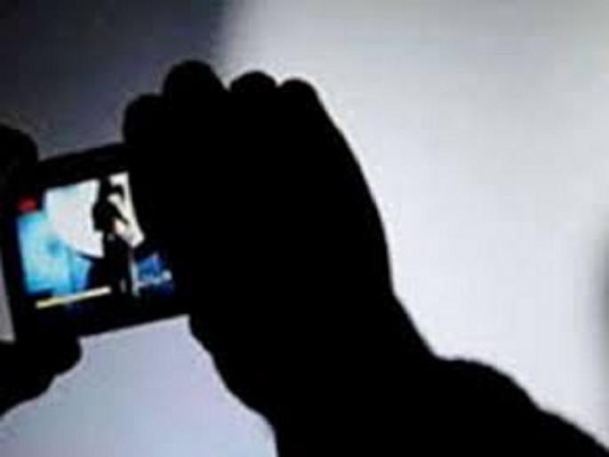 Divorced wife and sister-in-law defamed on social media | सहमतीने घेतला घटस्फोट; आता पत्नी व मेव्हणीची करतोय सोशल मीडियावरून बदनामी